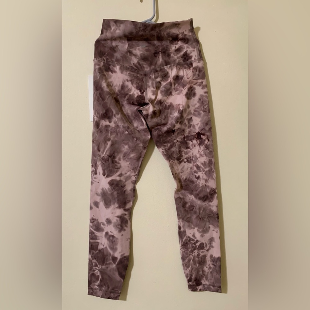 Lululemon Align diamond dye size 4